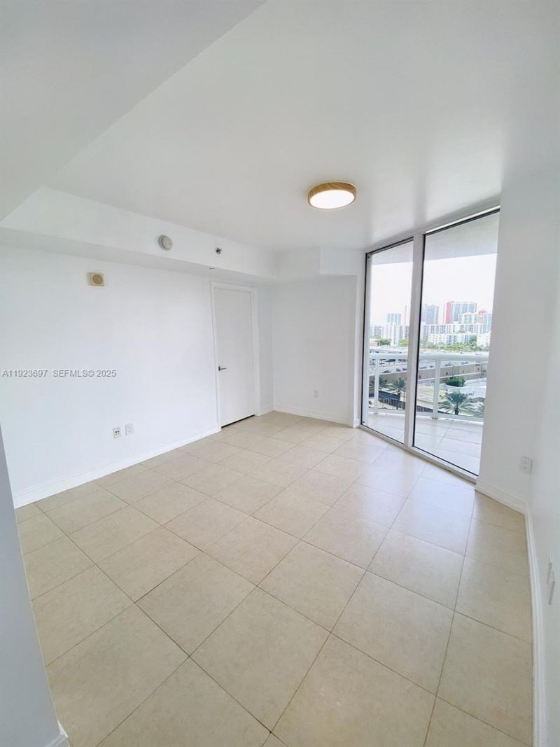 17201 Collins Ave, Unit 1009, Sunny Isles Beach, FL 33160 Photo