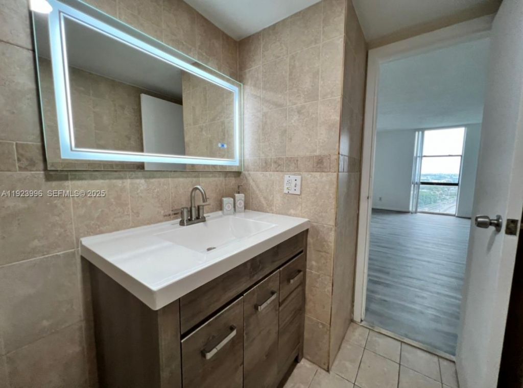 13499 Biscayne Blvd, Unit 1205, North Miami, FL 33181 Photo