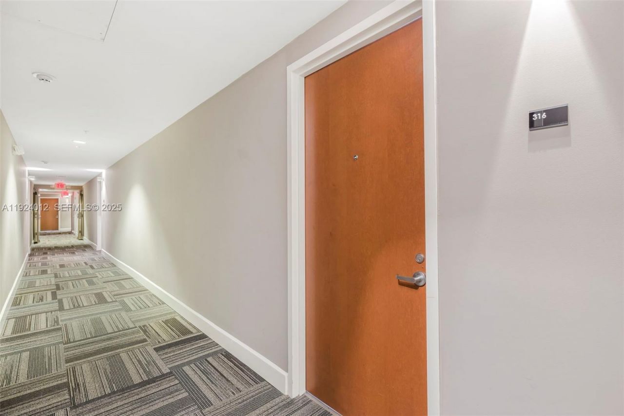 435 21st St, Unit 316, Miami Beach, FL 33139 Photo