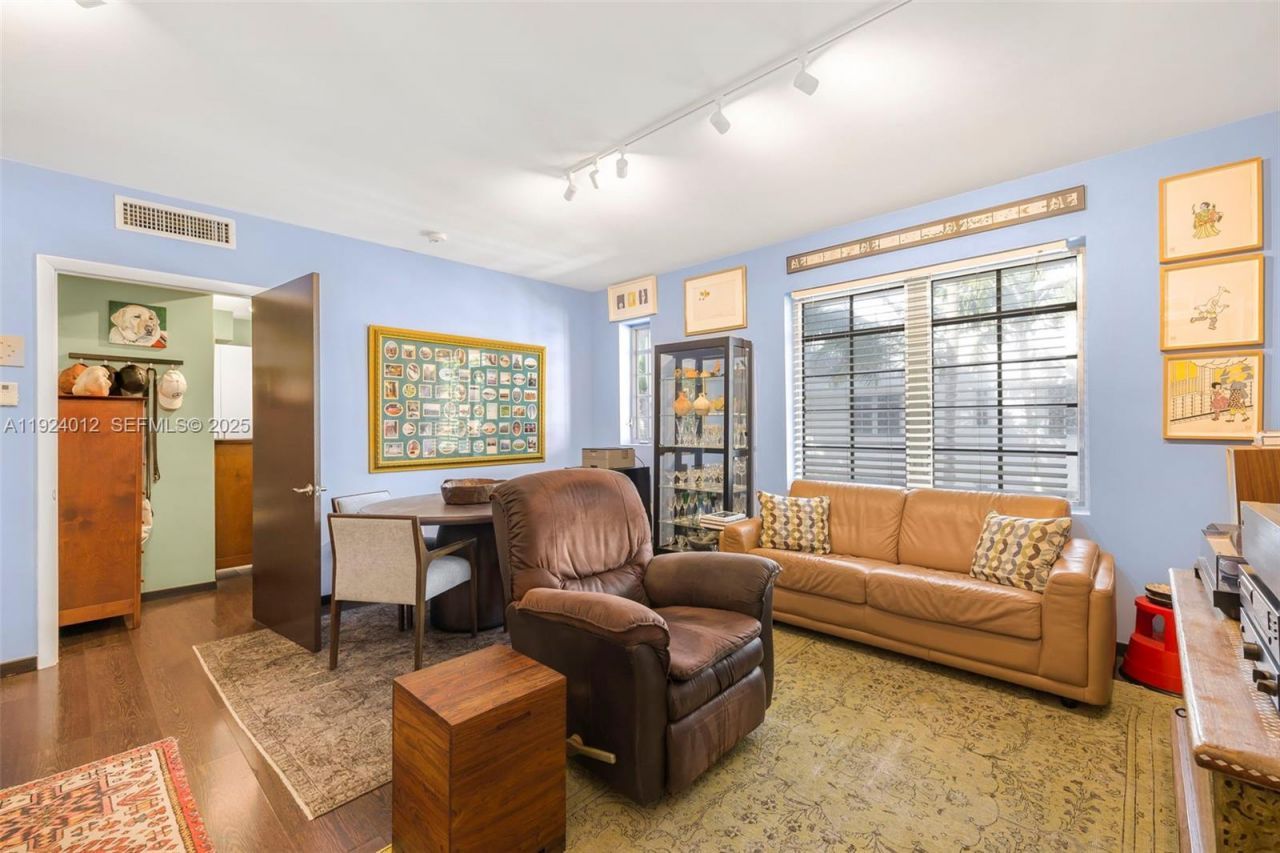 435 21st St, Unit 316, Miami Beach, FL 33139 Photo