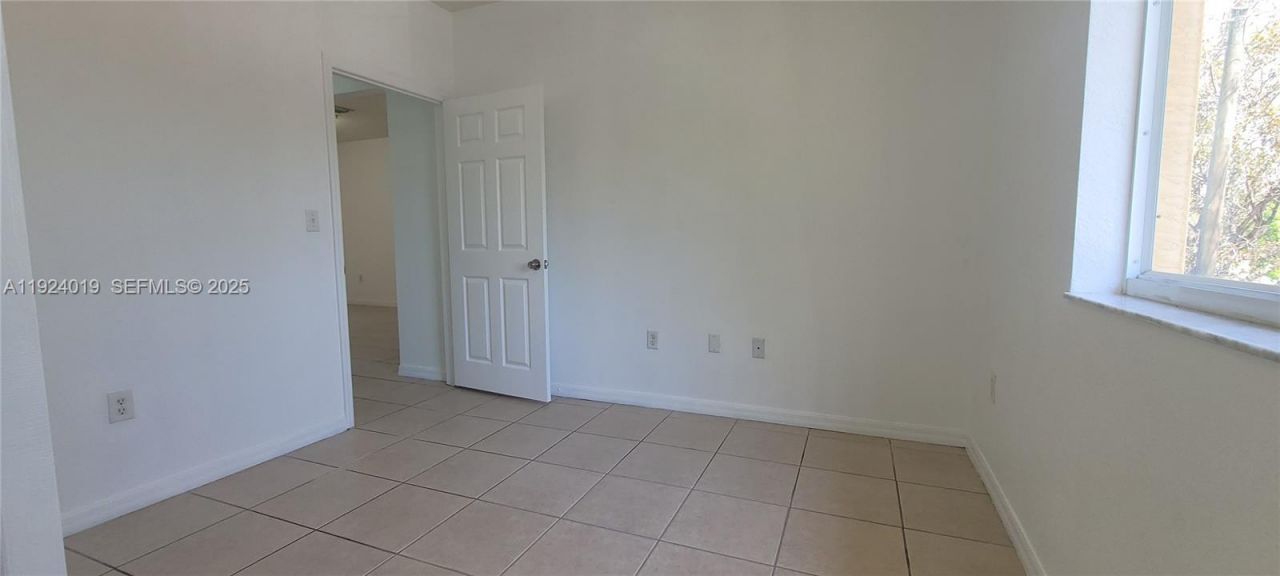 50 E 21st St, Unit 203, Hialeah, FL 33010 Photo