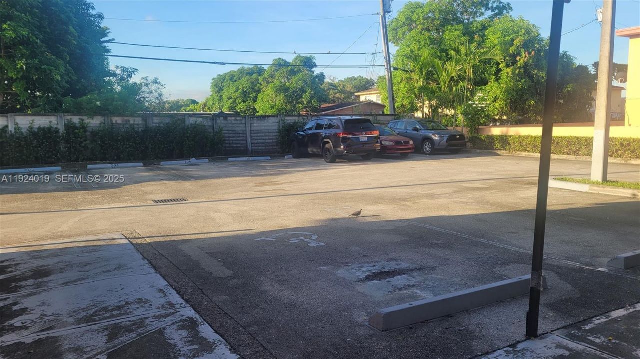 50 E 21st St, Unit 203, Hialeah, FL 33010 Photo