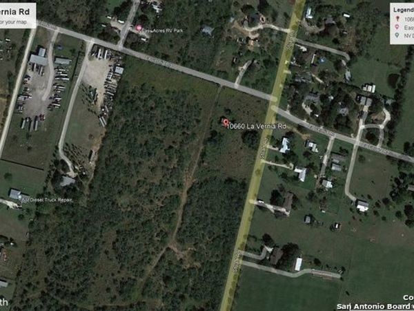 10660 LA VERNIA RD, Adkins, TX 78101
