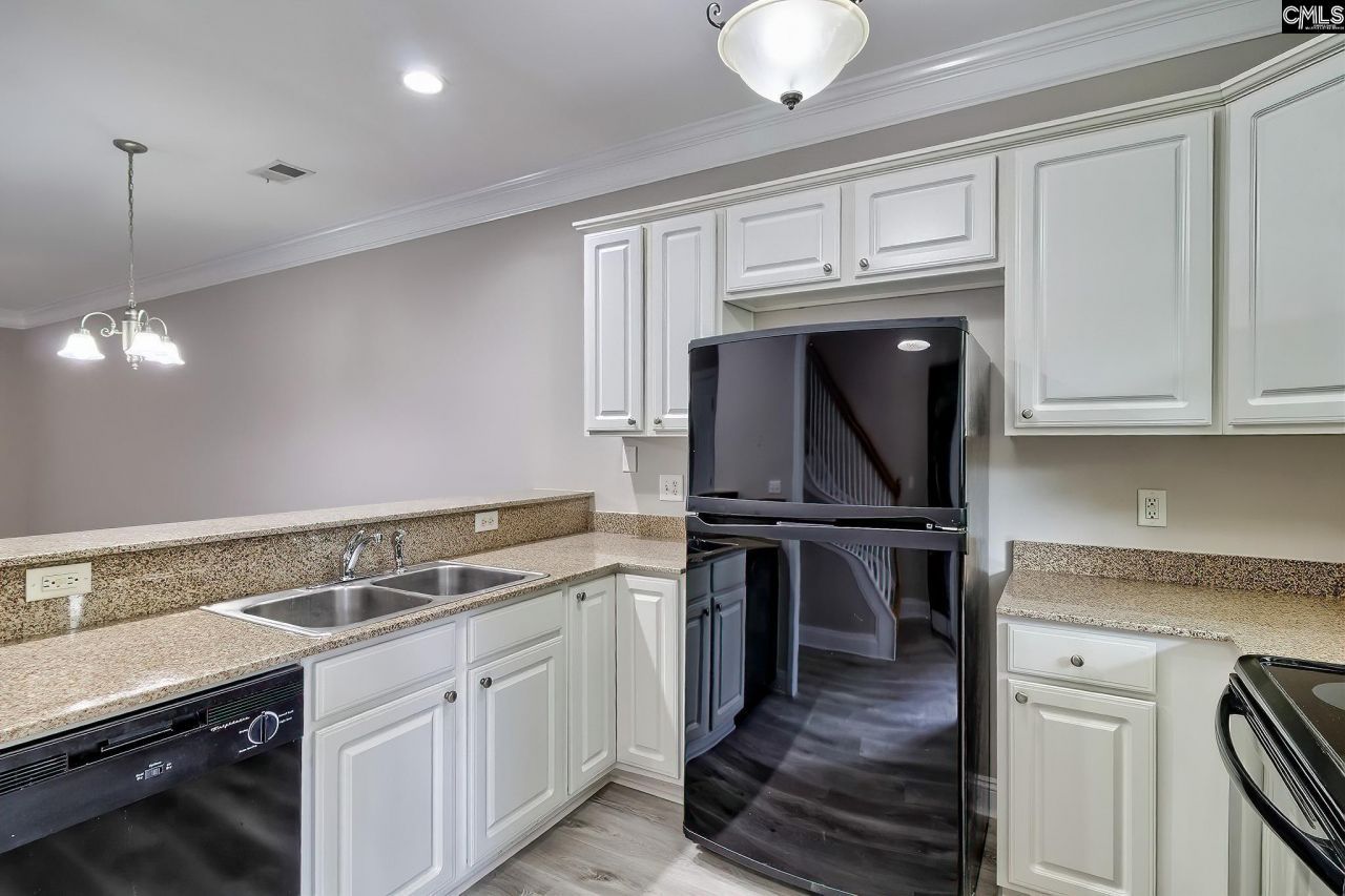 833 Forest Park Road  Photo 6