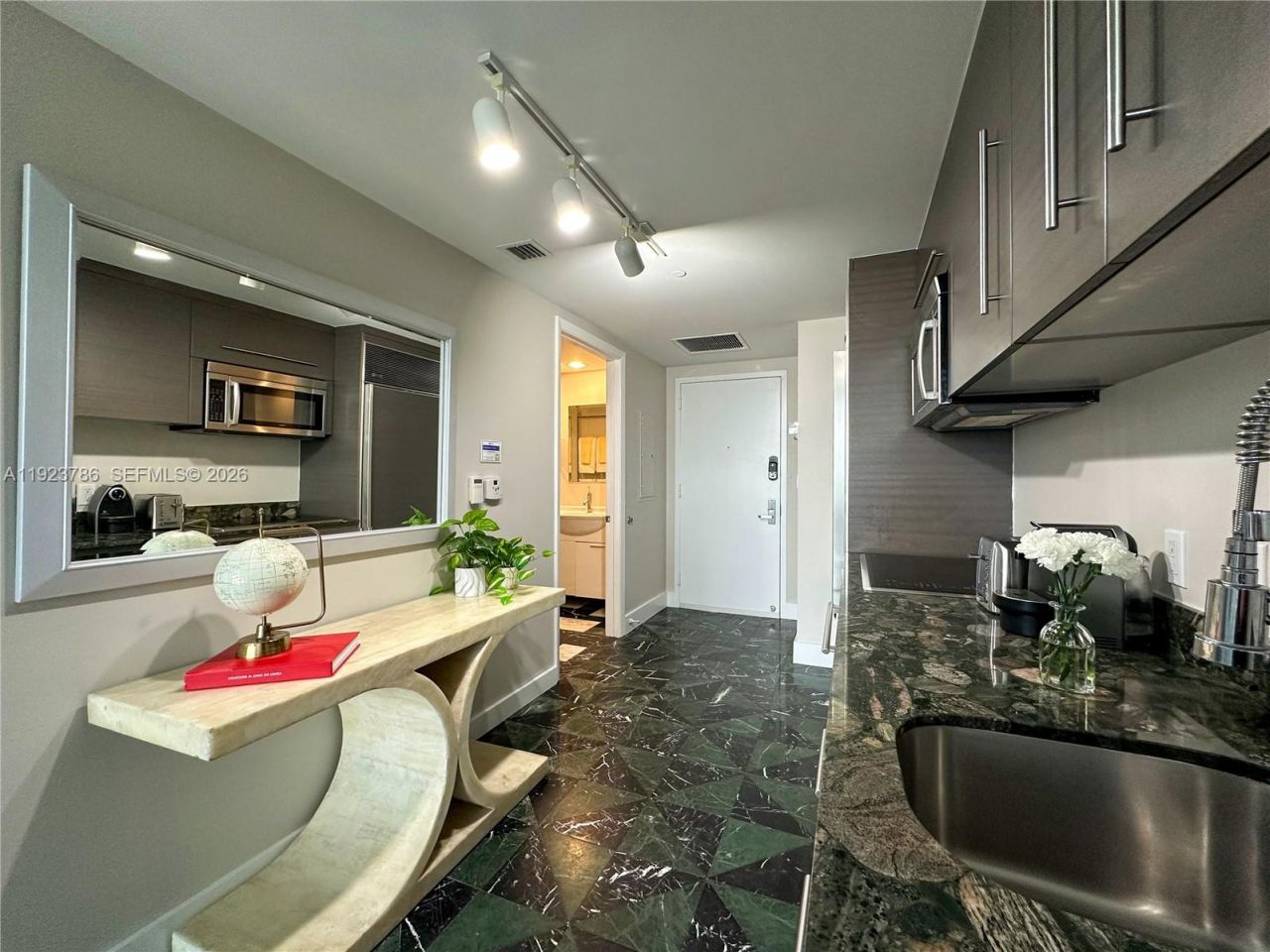 485 Brickell Ave, Unit 4405, Miami, FL 33131 Photo