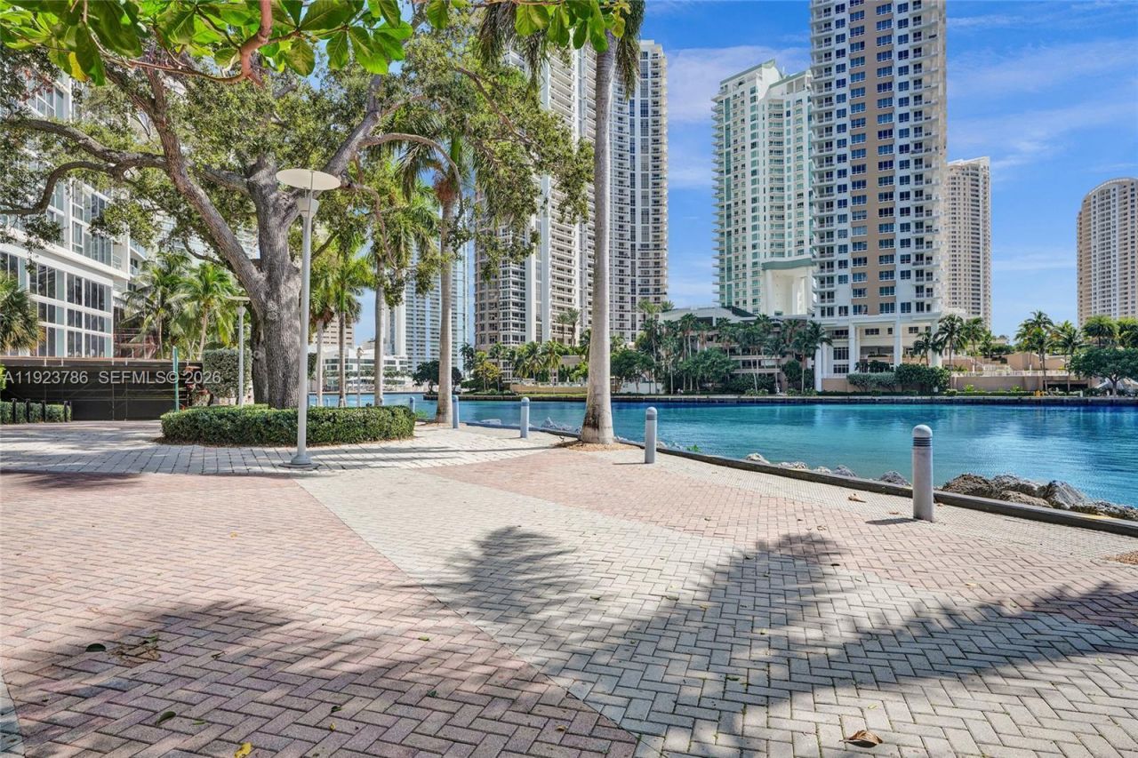 485 Brickell Ave, Unit 4405, Miami, FL 33131 Photo