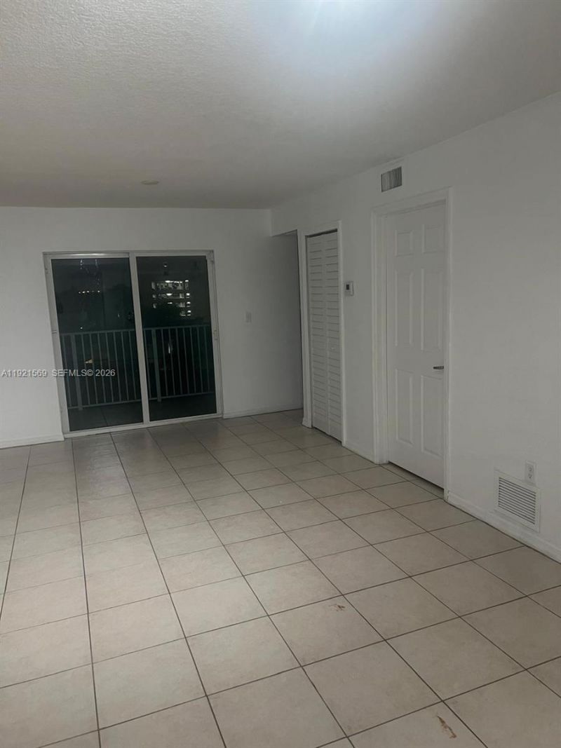 2475 NW 16th St Rd, Unit 611, Miami, FL 33125 Photo
