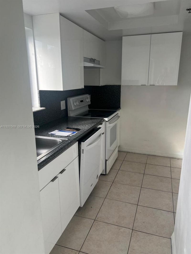 2475 NW 16th St Rd, Unit 611, Miami, FL 33125 Photo