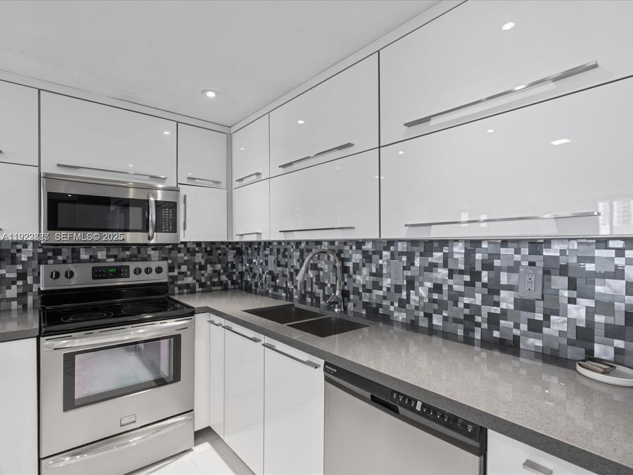 19370 E Collins Ave, Unit 627, Sunny Isles Beach, FL 33160 Photo