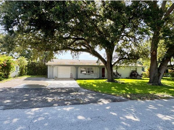 3474 Southern Pines Dr, Fort Pierce, FL 34982