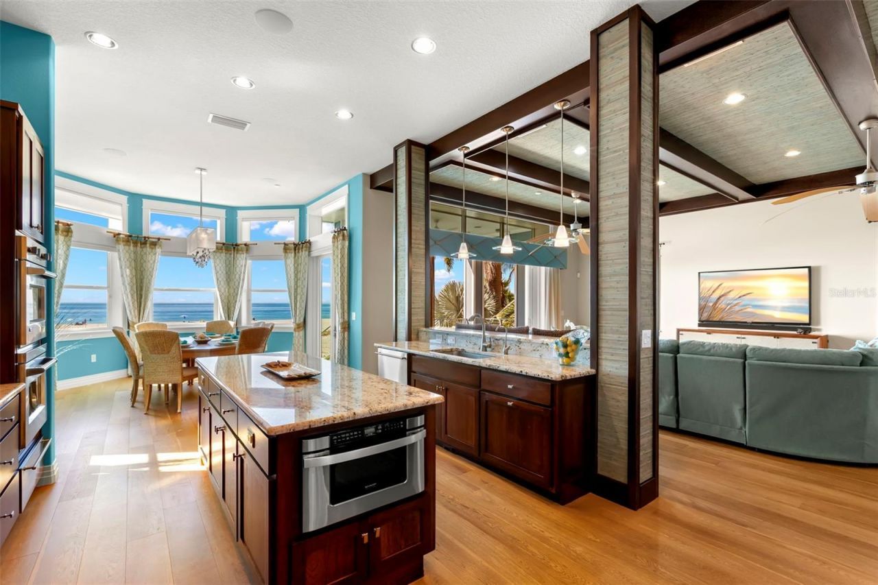 10042 Gulf Boulevard, Treasure Island, FL 33706 Photo