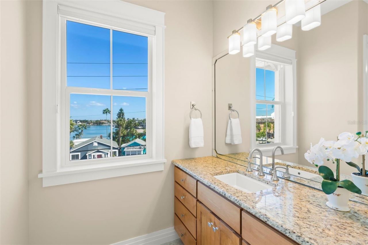 10042 Gulf Boulevard, Treasure Island, FL 33706 Photo