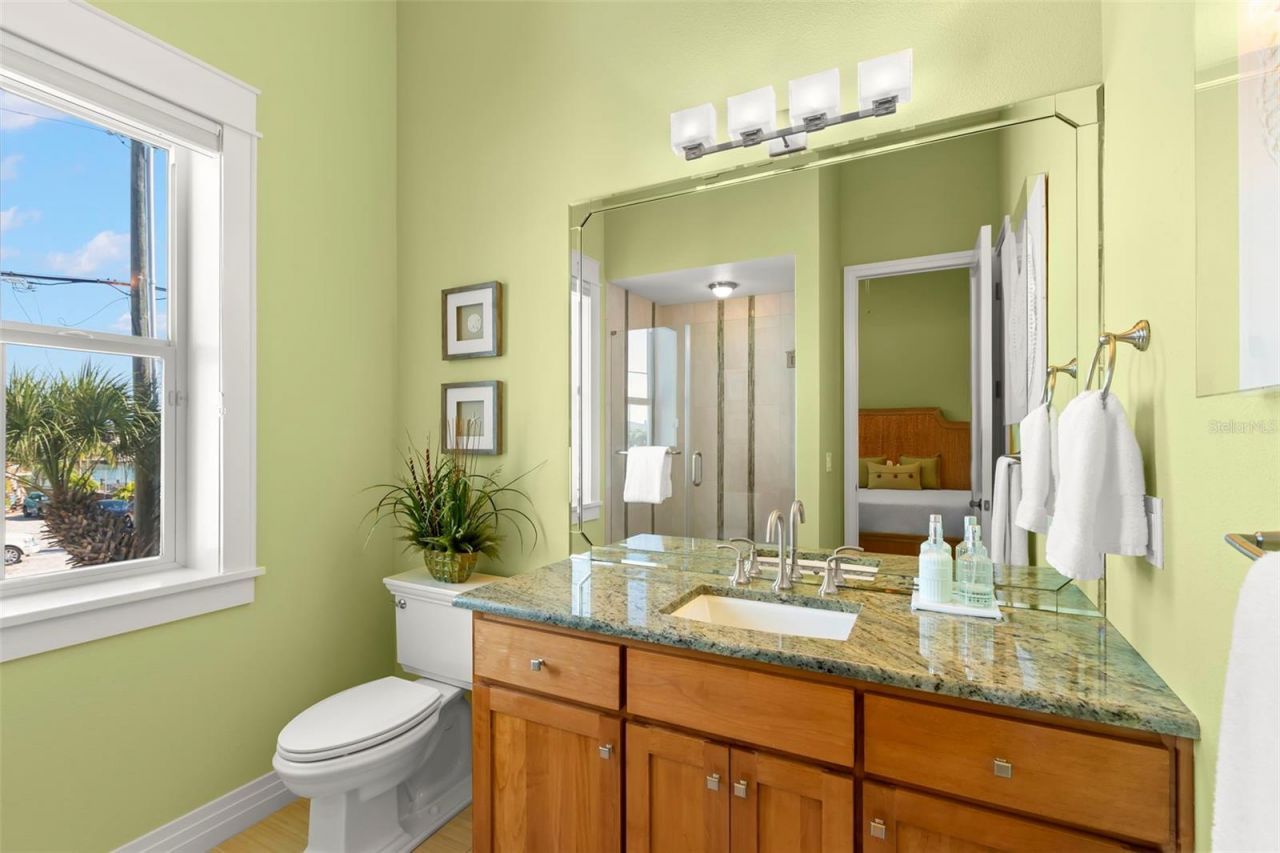 10042 Gulf Boulevard, Treasure Island, FL 33706 Photo