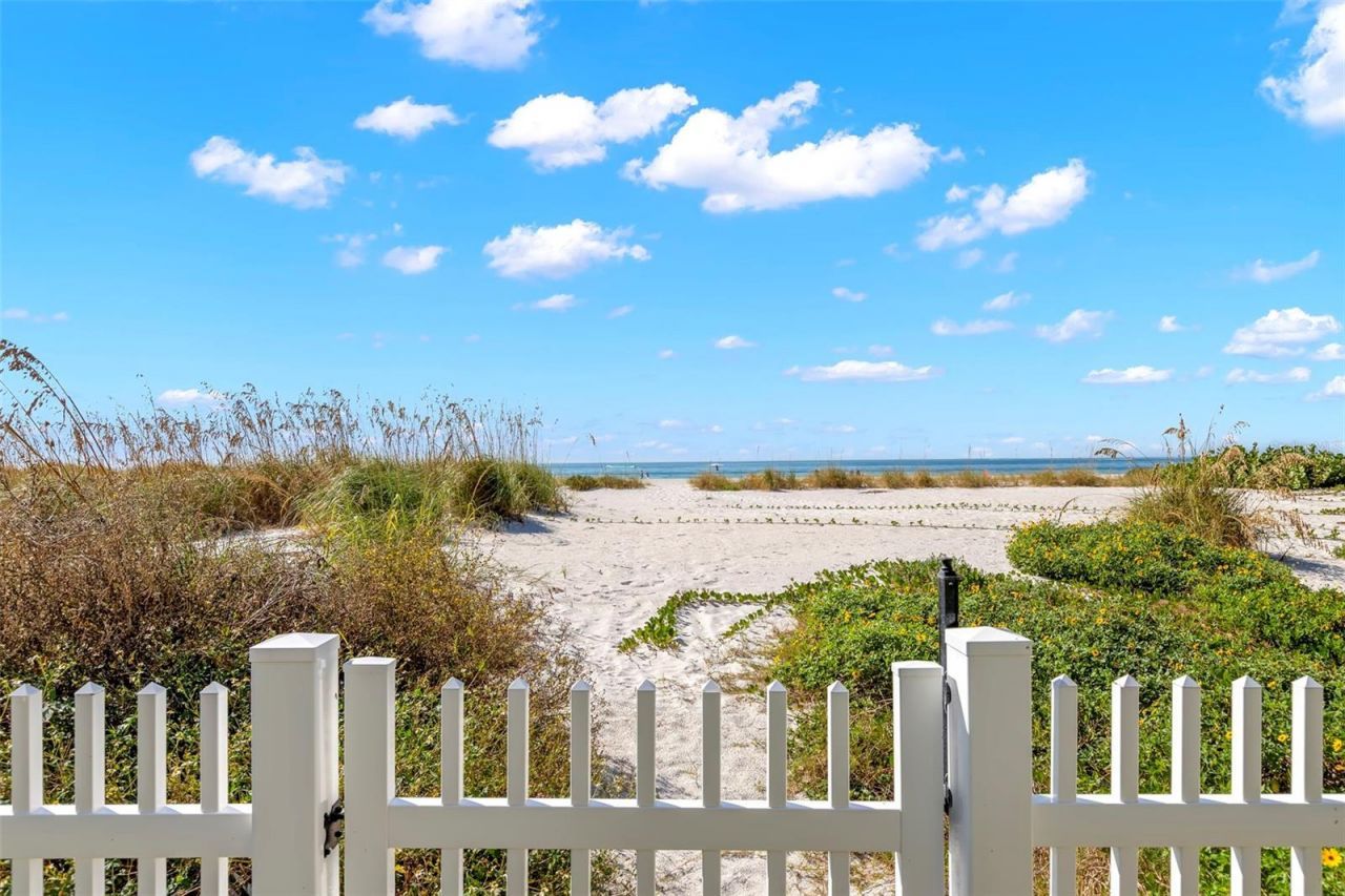 10042 Gulf Boulevard, Treasure Island, FL 33706 Photo