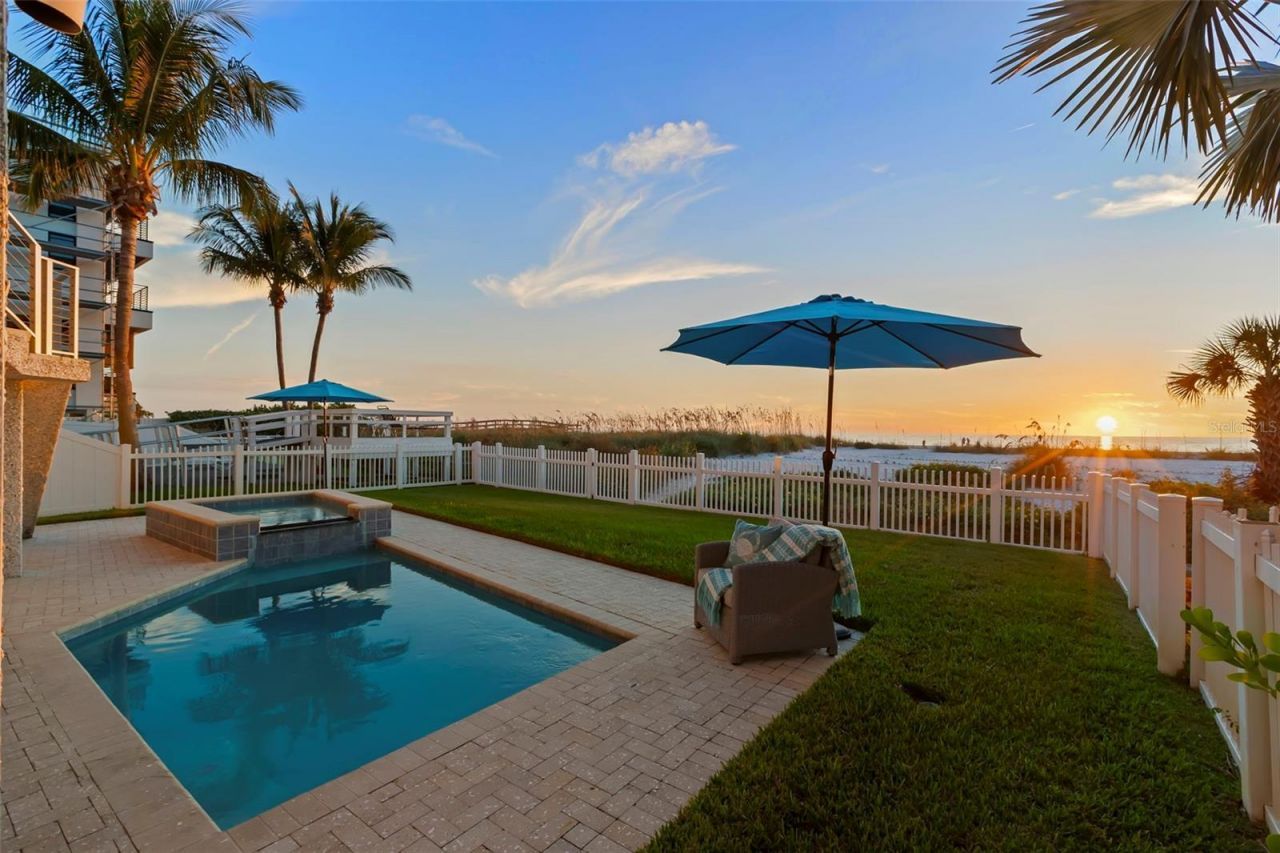 10042 Gulf Boulevard, Treasure Island, FL 33706 Photo