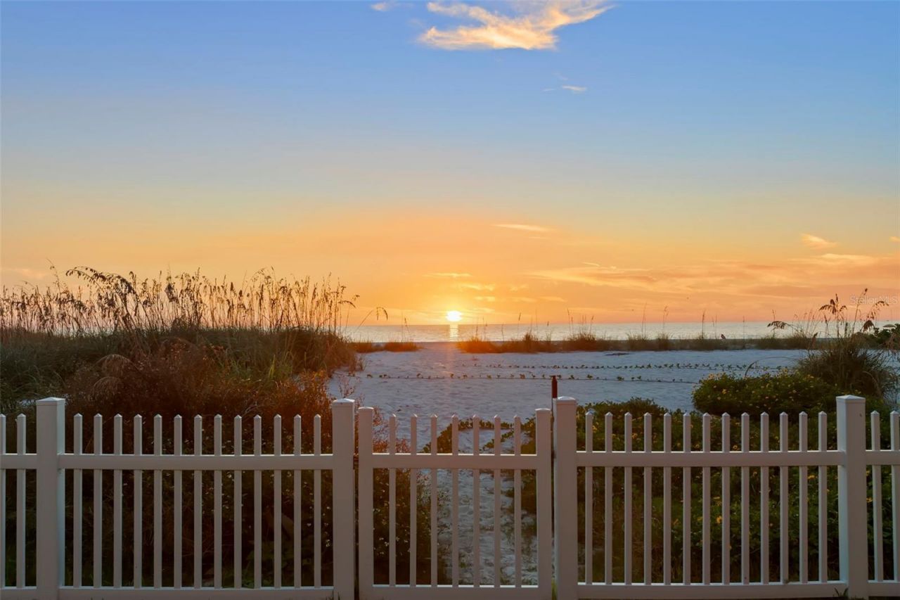 10042 Gulf Boulevard, Treasure Island, FL 33706 Photo