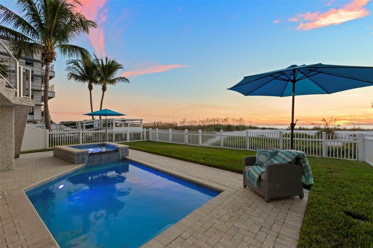 10042 Gulf Boulevard, Treasure Island, FL 33706 Photo