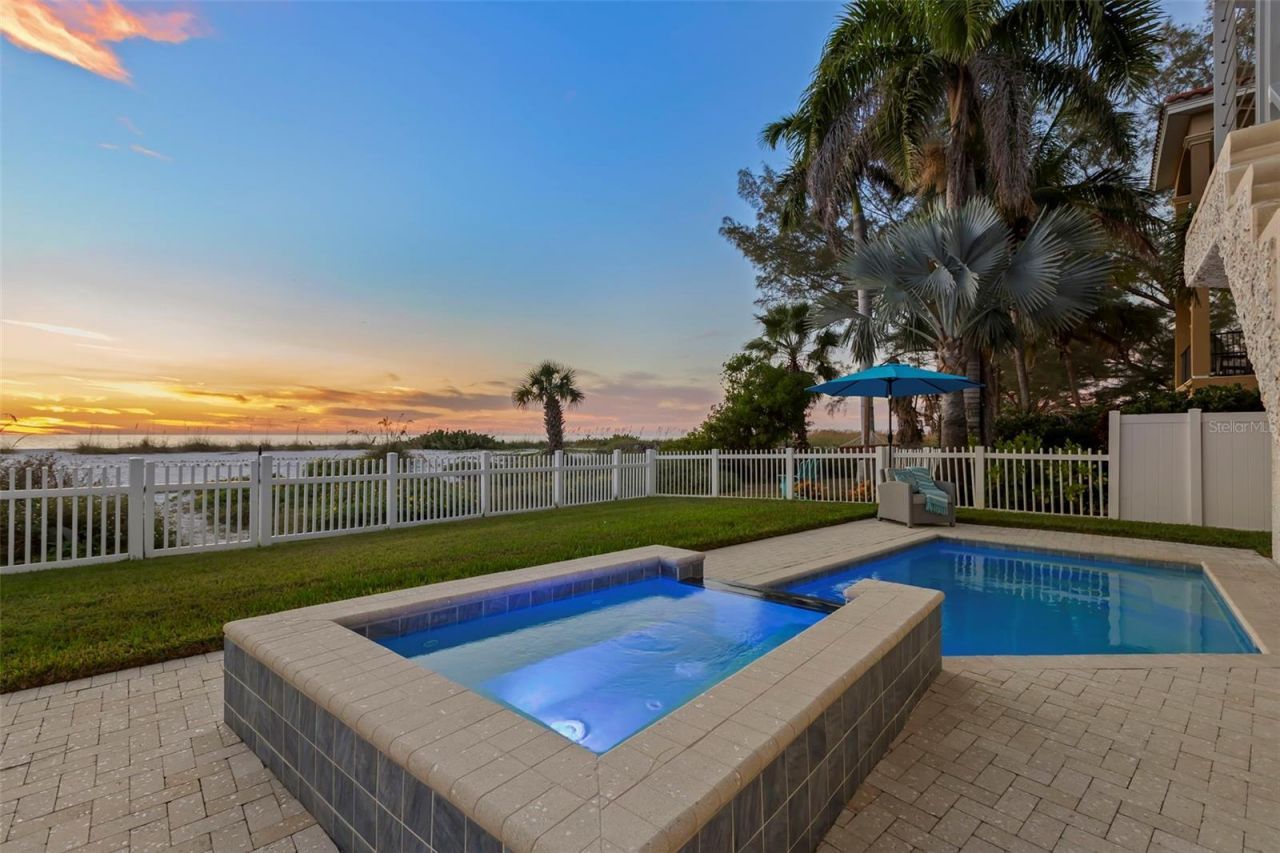 10042 Gulf Boulevard, Treasure Island, FL 33706 Photo