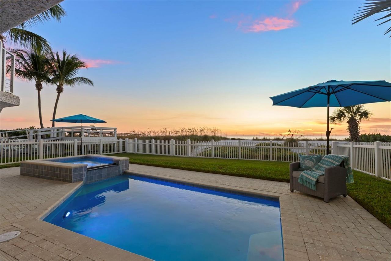 10042 Gulf Boulevard, Treasure Island, FL 33706 Photo