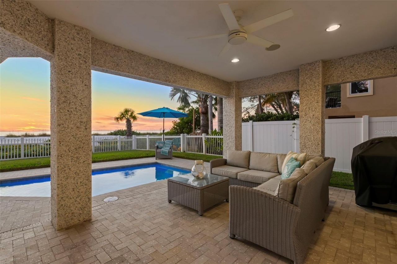 10042 Gulf Boulevard, Treasure Island, FL 33706 Photo