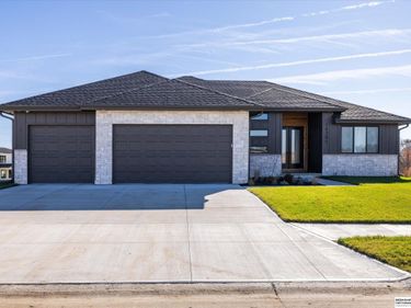 10811 S 219th Street, Gretna, NE 68028