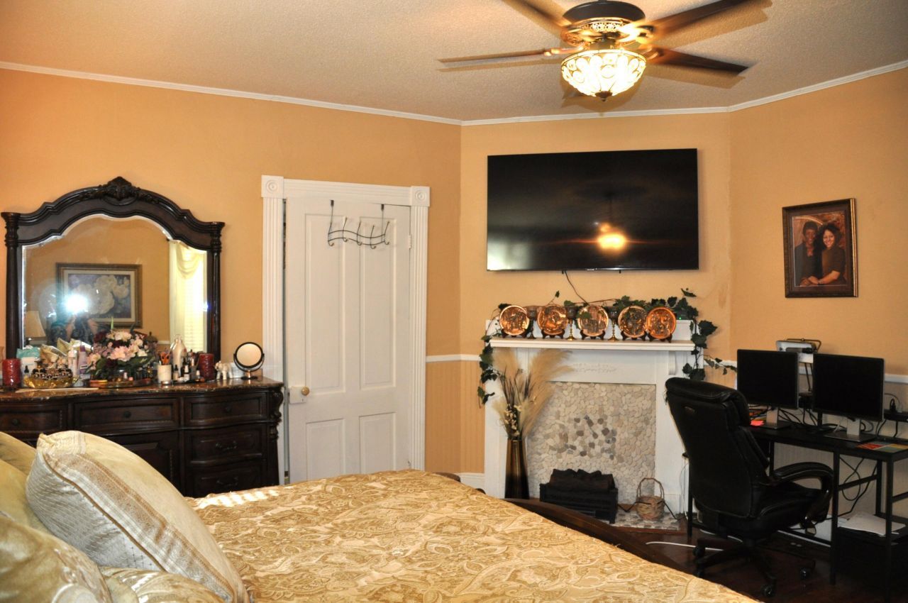 9414 North Road Photo 7