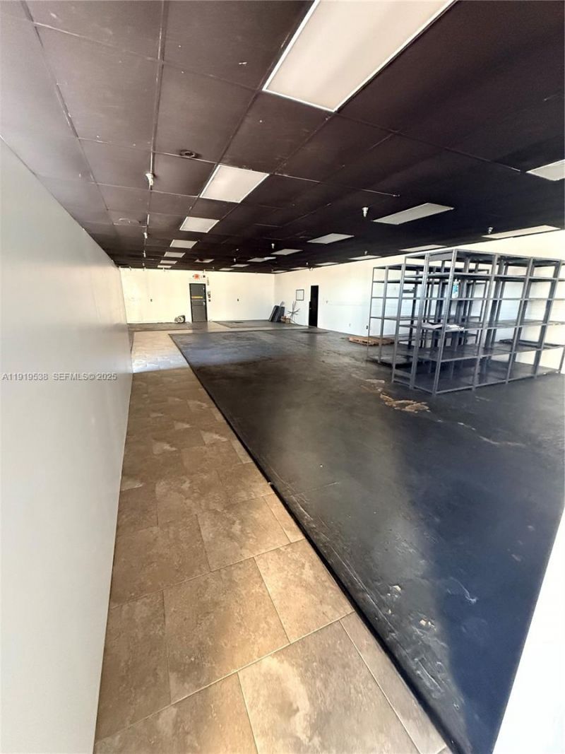 7685 Pines Blvd, Pembroke Pines, FL 33024 Photo