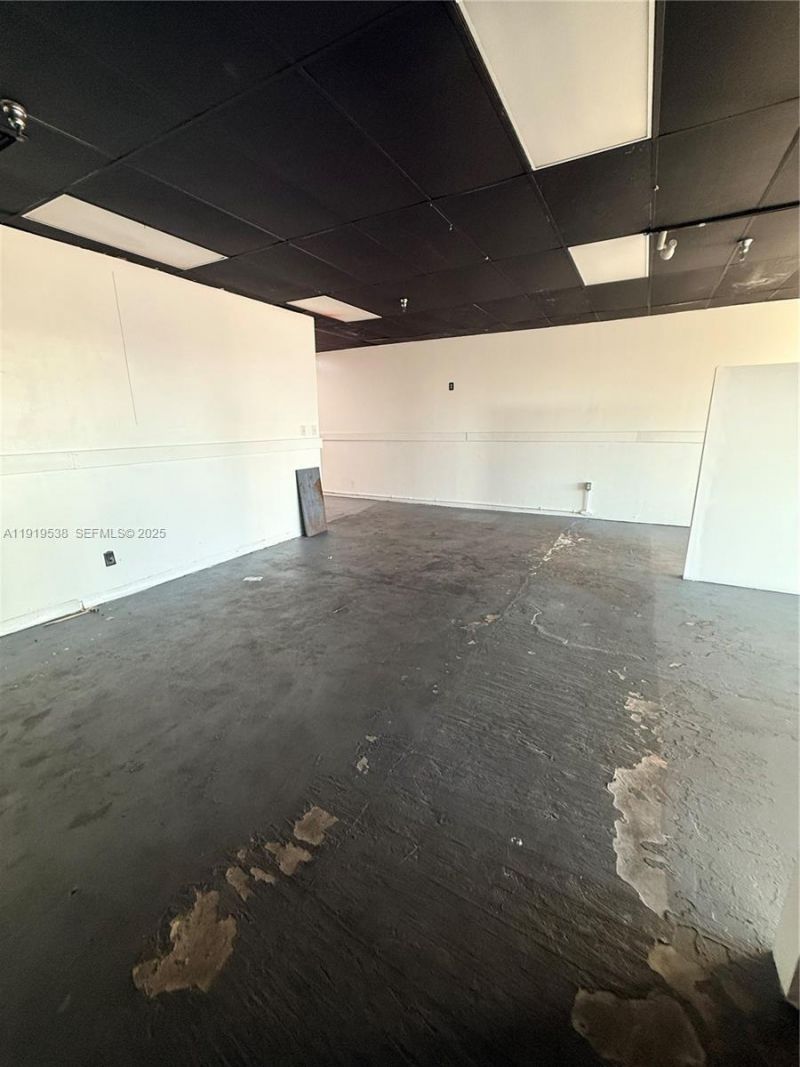 7685 Pines Blvd, Pembroke Pines, FL 33024 Photo