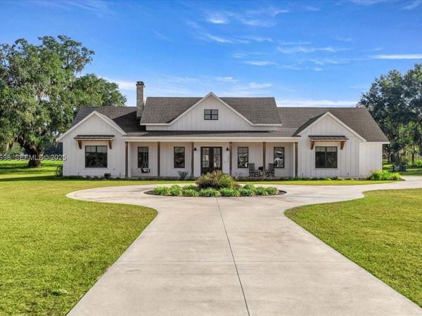 10561 NE 104th Cir, Oxford, FL 34484