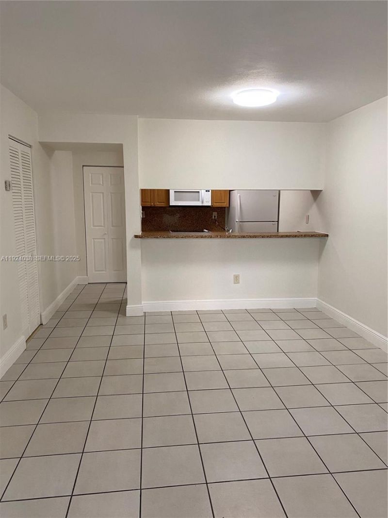 18280 Mediterranean Blvd, Unit 4-3, Hialeah, FL 33015 Photo