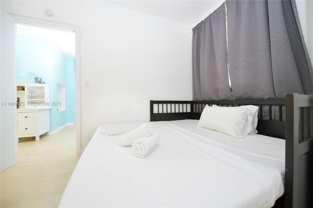 750 Collins Ave, Unit 201, Miami Beach, FL 33139 Photo