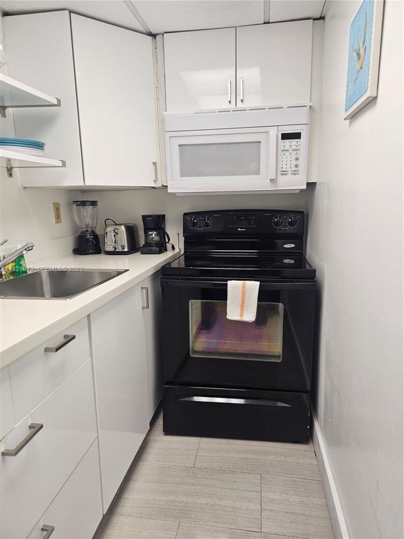 750 Collins Ave, Unit 201, Miami Beach, FL 33139 Photo