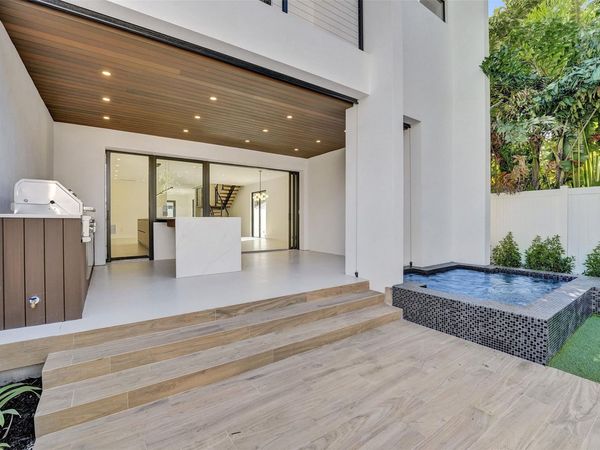 1525 NE 15th Ave, Fort Lauderdale, FL 33304