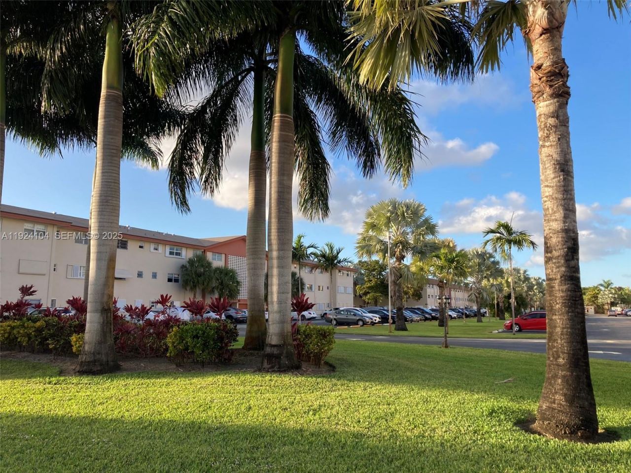 5300 Washington St, Unit N117, Hollywood, FL 33021 Photo