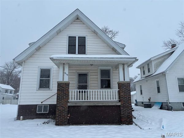 910 6th Street, Highland, IL 62249