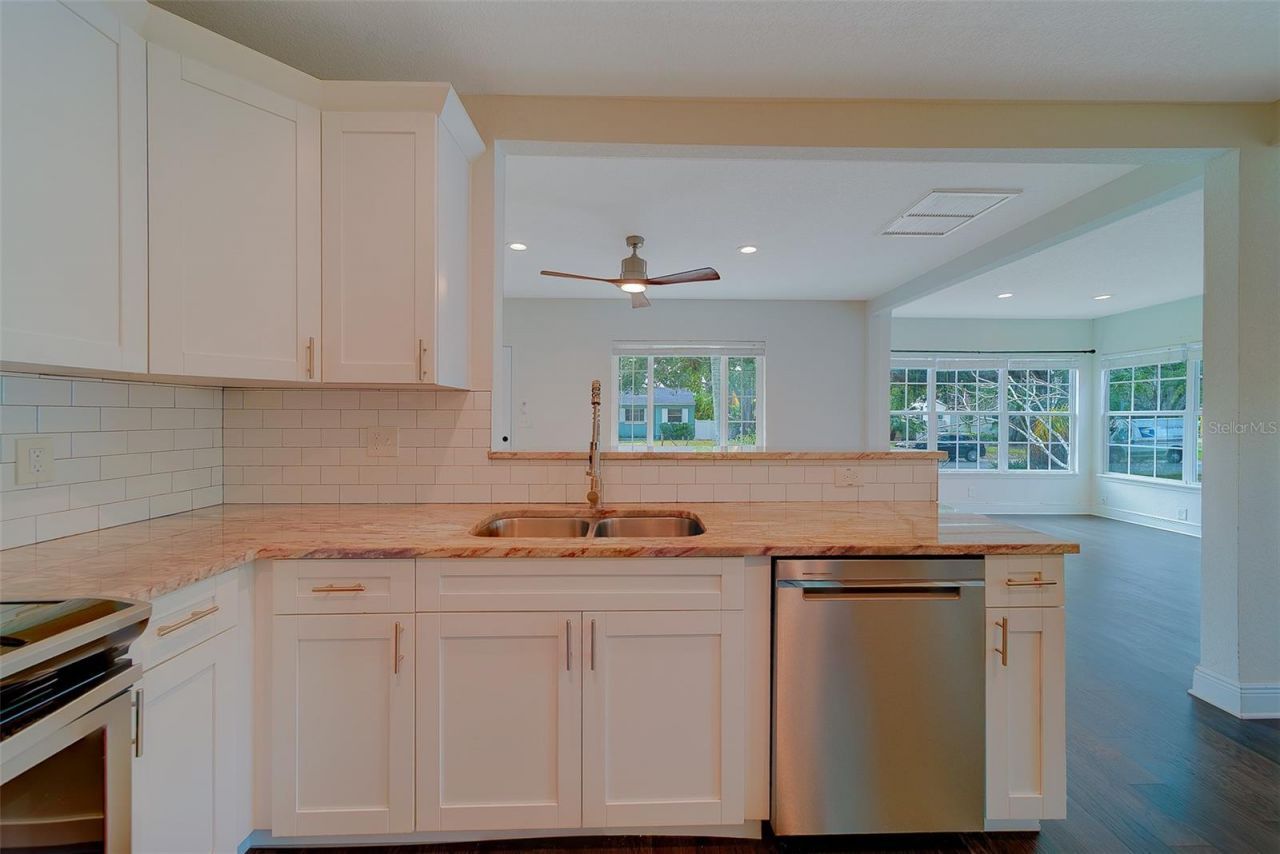 225 36th Avenue Ne, Saint Petersburg, FL 33704 Photo