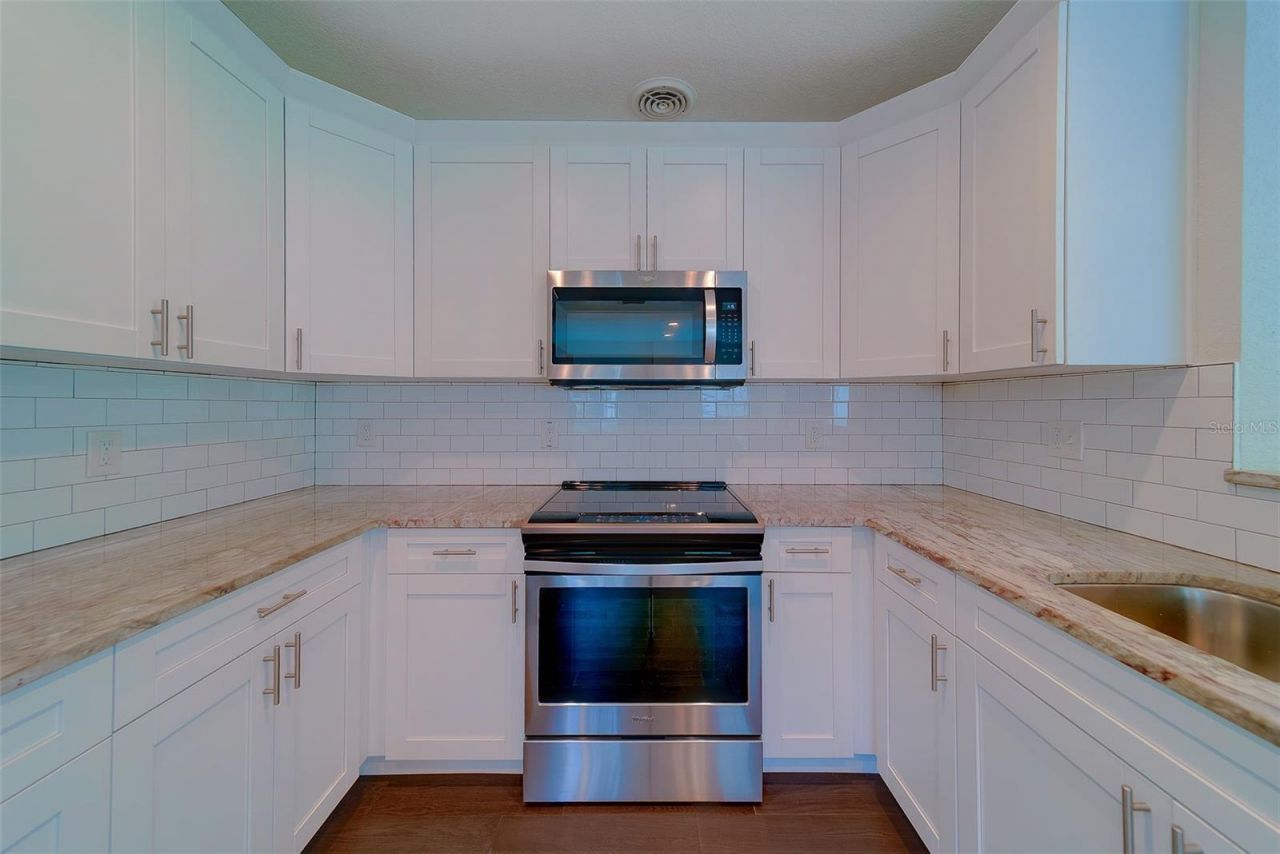 225 36th Avenue Ne, Saint Petersburg, FL 33704 Photo