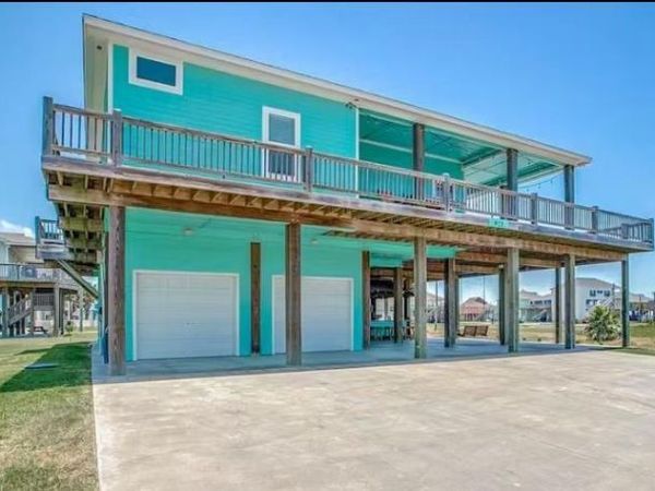 922 Palmridge Drive, Port Bolivar, TX 77650