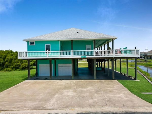 922 Palmridge Drive, Port Bolivar, TX 77650