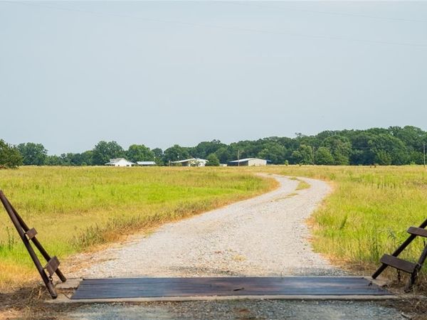 1476 CR 2130, Telephone, TX 75488