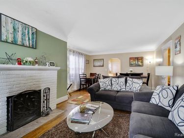 832 Pinecrest Drive E, Ferndale, MI 48220