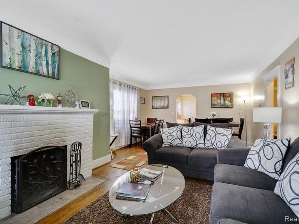 832 Pinecrest Drive E, Ferndale, MI 48220