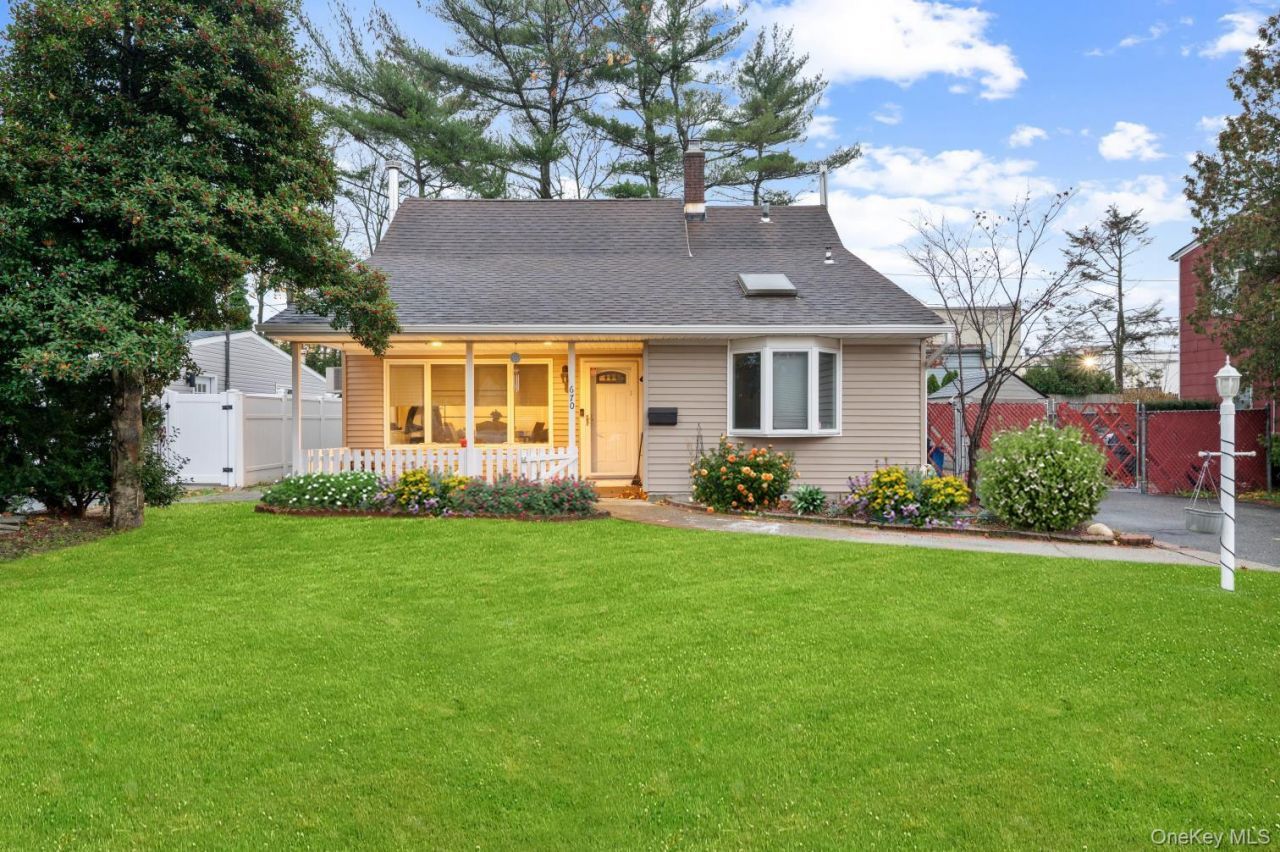 670 Mason Street, Westbury, NY 11590 Main Photo