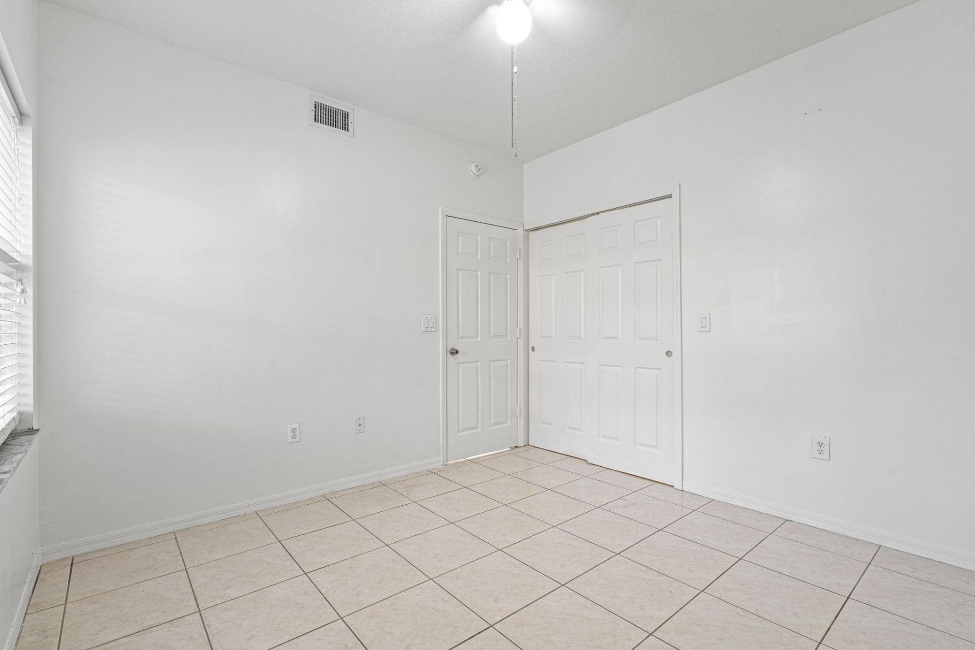 8520 NW 139th Terrace, Unit 1602, Miami Lakes, FL 33016 Photo