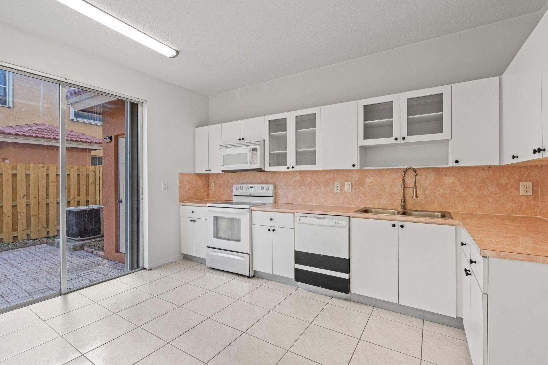 8520 NW 139th Terrace, Unit 1602, Miami Lakes, FL 33016 Photo