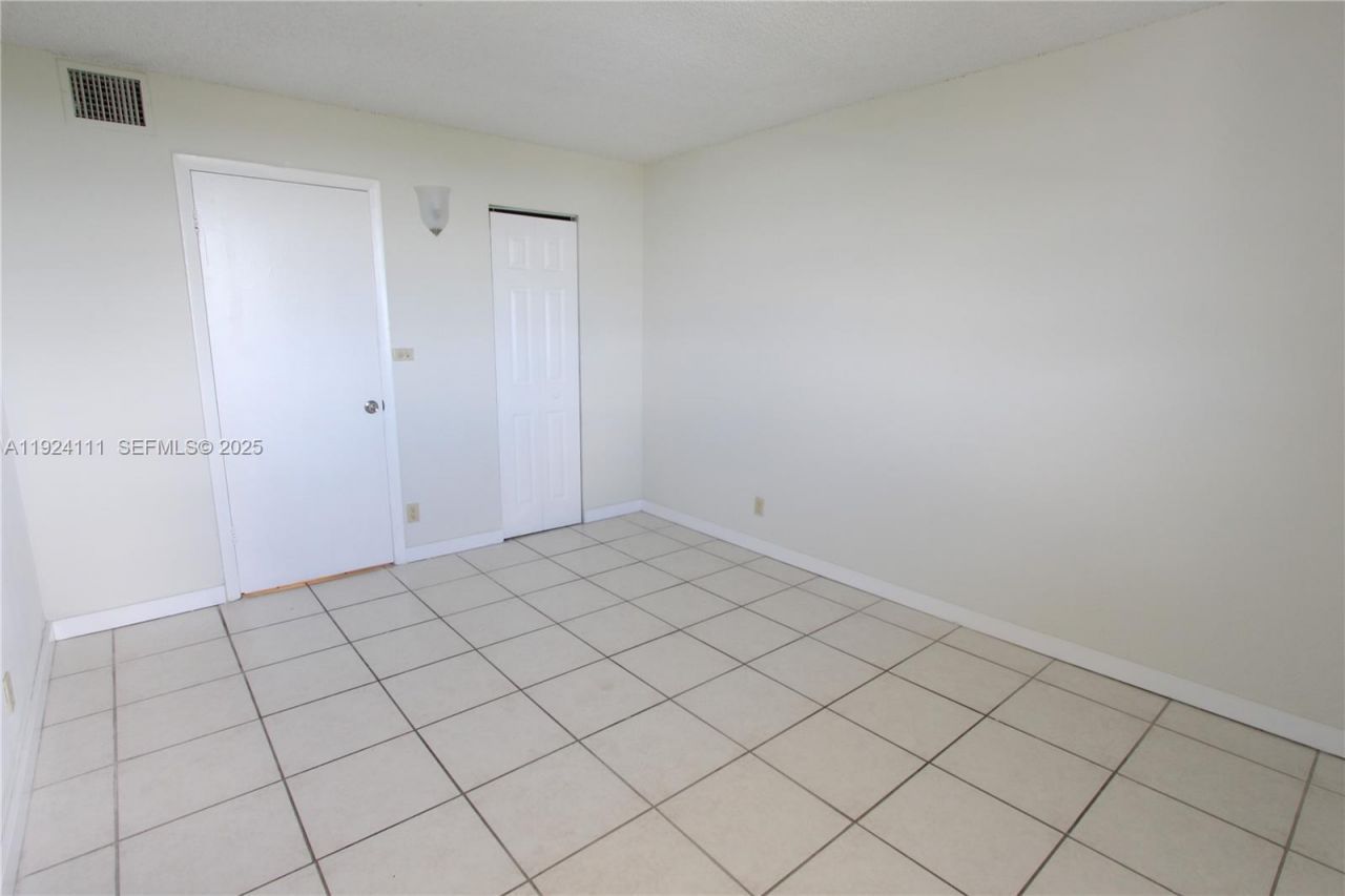4550 NW 9th St, Unit 604E, Miami, FL 33126 Photo