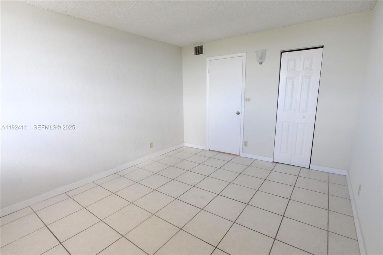 4550 NW 9th St, Unit 604E, Miami, FL 33126 Photo