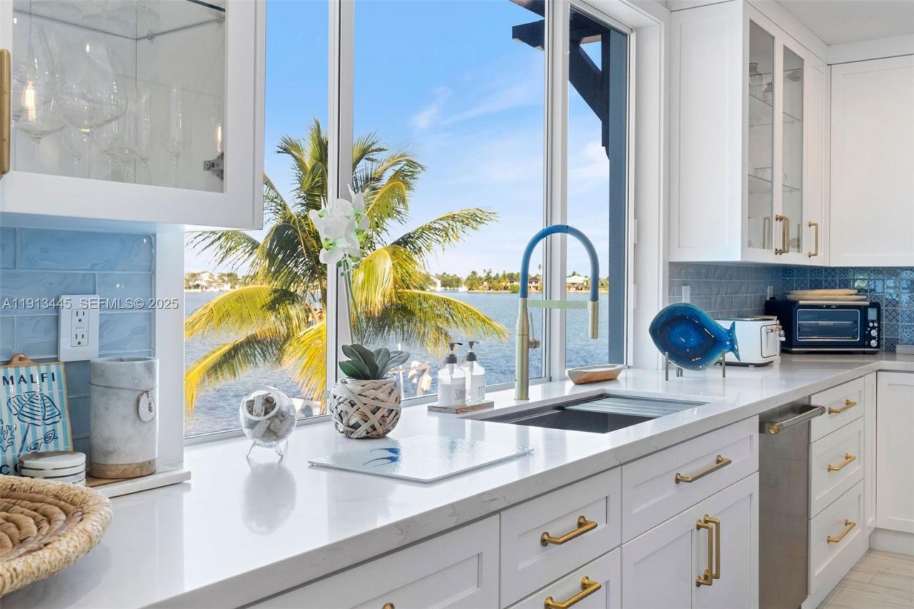 16745 Tamarind Rd, Sugarloaf, FL 33042 Photo