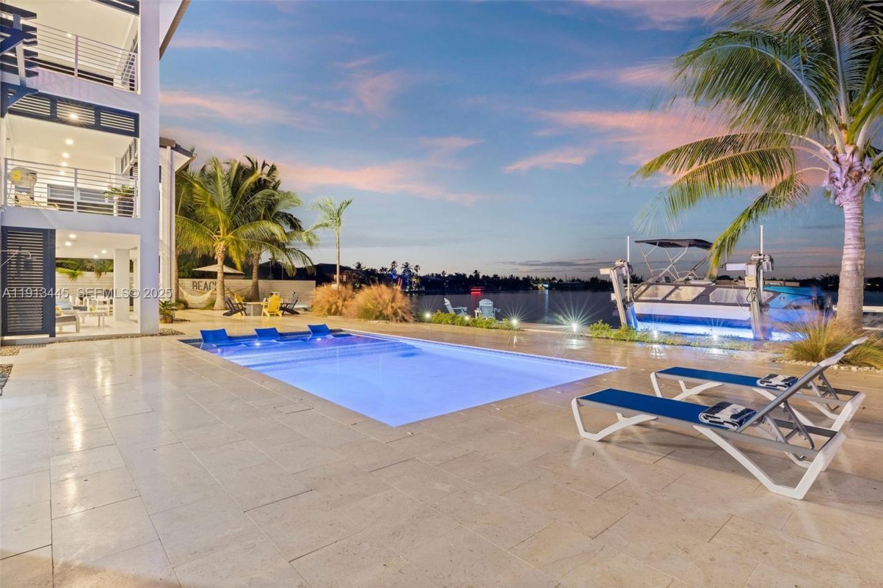 16745 Tamarind Rd, Sugarloaf, FL 33042 Photo