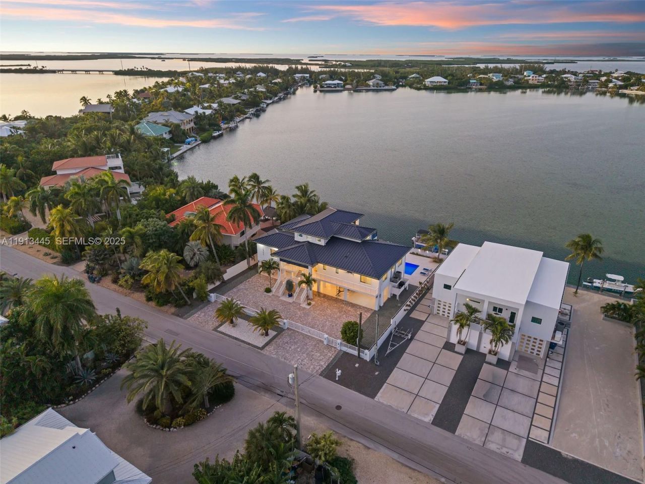 16745 Tamarind Rd, Sugarloaf, FL 33042 Photo